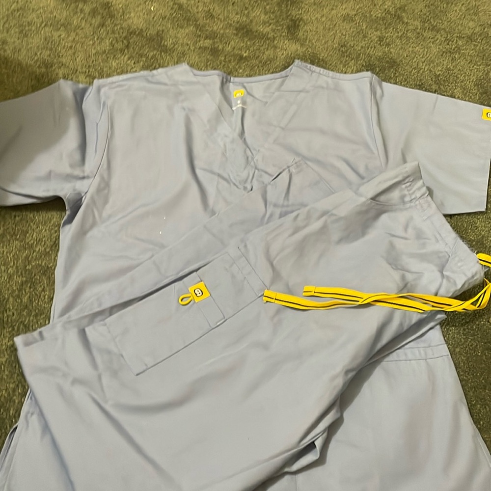 Scrub set